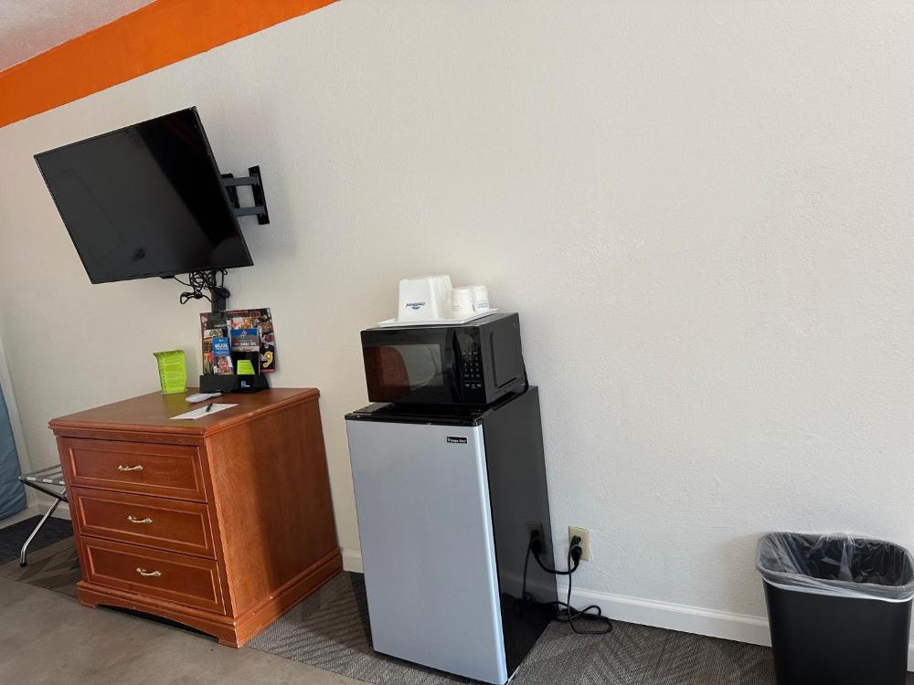 Double Room with Two Double Beds - Mobility Access/Non-Smoking interior