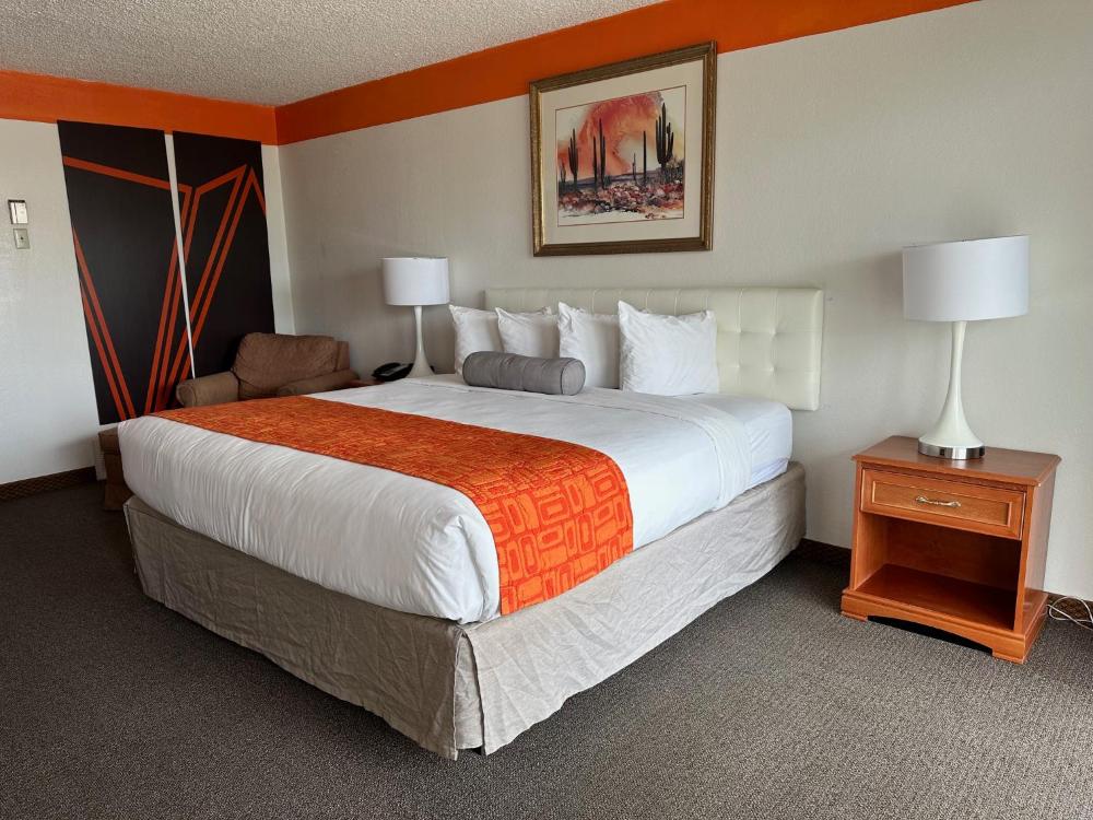 King Room - Mobility Access/Non-Smoking interior